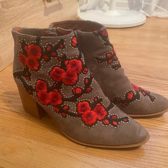 Jeffrey Campbell booties - Picture 2 of 6